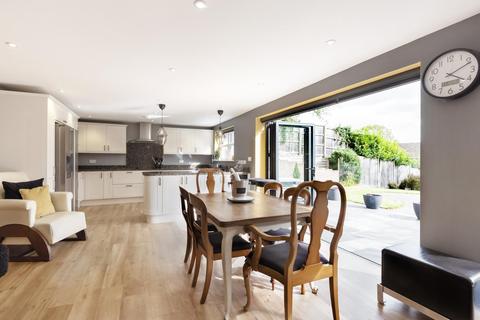 25 Spring Lane, Farnham, GU9 0JD