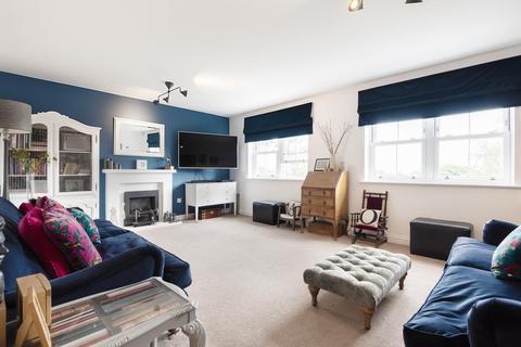 25 Spring Lane, Farnham, GU9 0JD