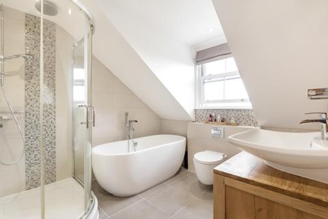 25 Spring Lane, Farnham, GU9 0JD