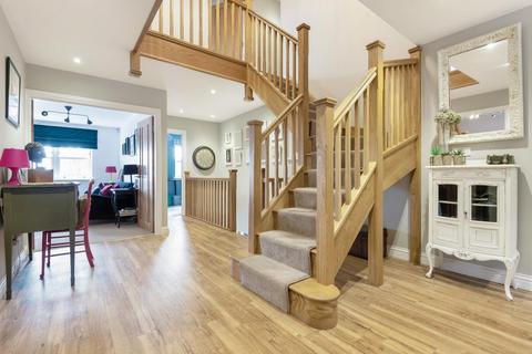 25 Spring Lane, Farnham, GU9 0JD