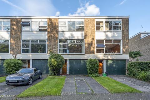 29 Lakeside, Beckenham, BR3 6LX