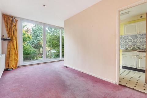 29 Lakeside, Beckenham, BR3 6LX