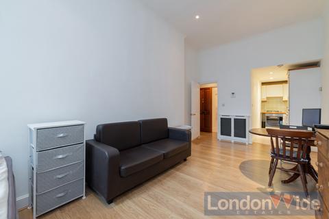 Studio to rent, Hyde Park Gate, High Street Kensington, SW7