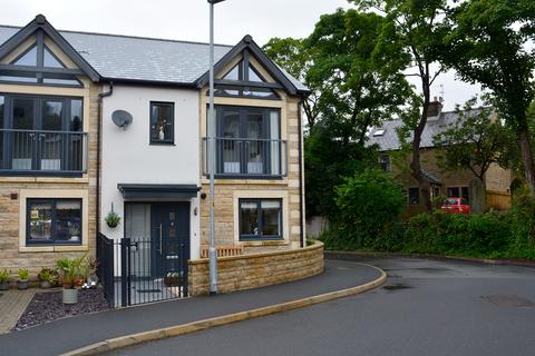 8 Bakestones Avenue, Delph, Oldham, OL3 5GE