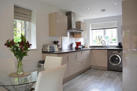 8 Bakestones Avenue, Delph, Oldham, OL3 5GE
