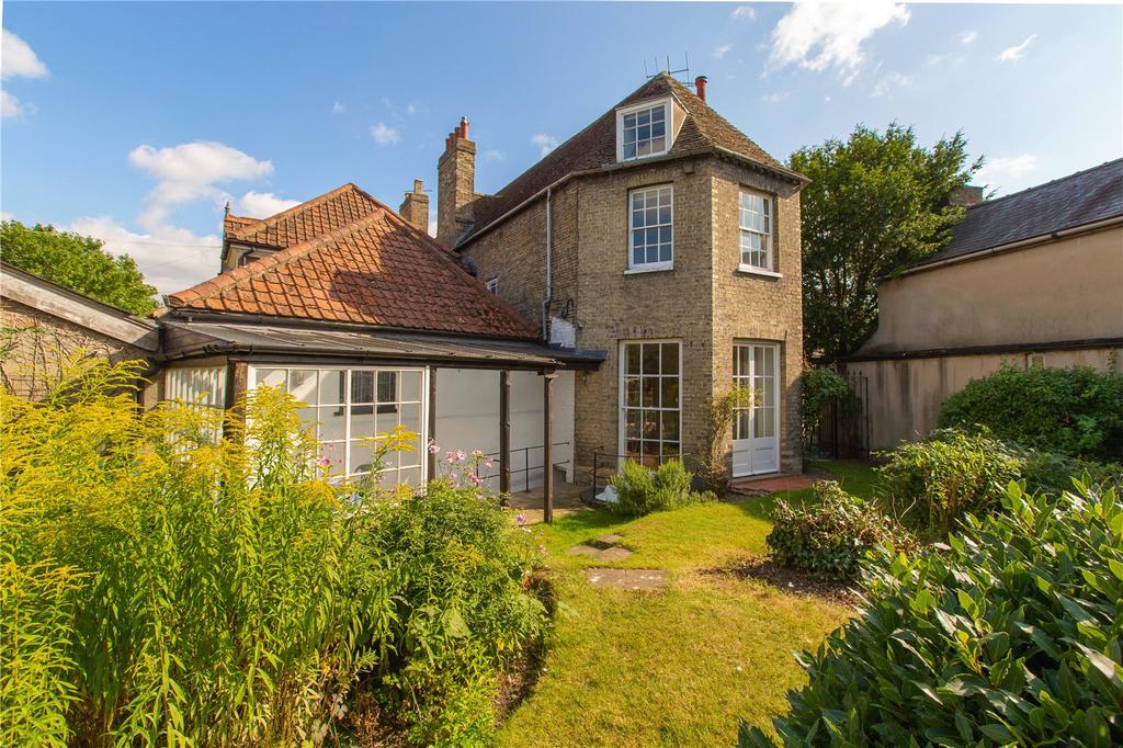 Mill Hill, Newmarket, Suffolk, CB8 4 bed link detached house £675,000