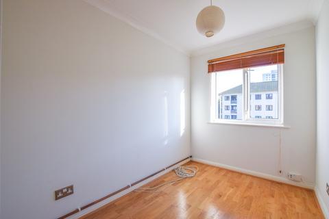 2 bedroom apartment to rent, Varsity Drive, Twickenham