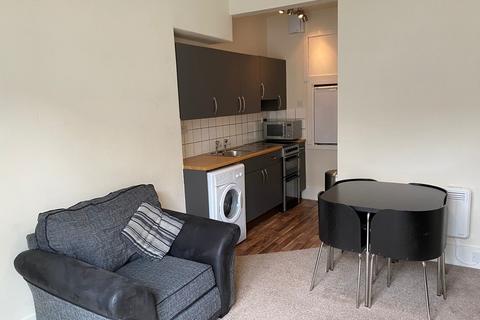 2 bedroom apartment to rent, Baker Street, Aberdeen