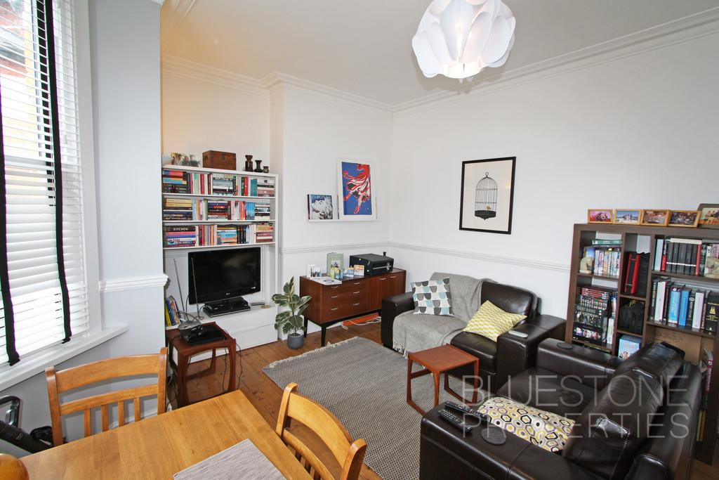 Tierney Road, Streatham Hill 2 bed apartment £1,650 pcm (£381 pw)
