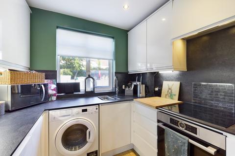 12 Gomshall Gardens, Kenley, CR8 5AH