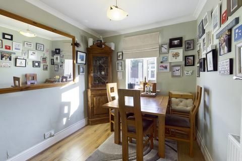 12 Gomshall Gardens, Kenley, CR8 5AH