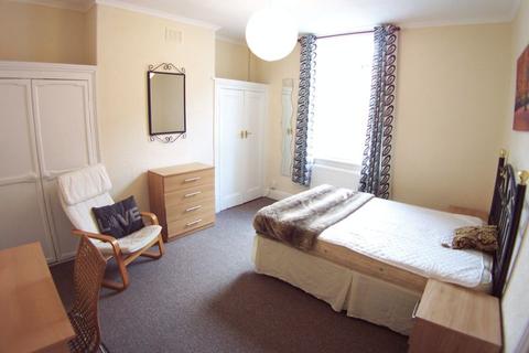 4 Beulah View, Leeds, LS6 2LA