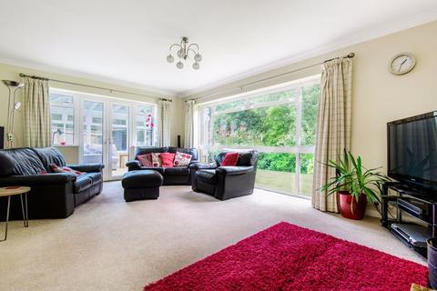 9 Langham Dene, Kenley, CR8 5BX