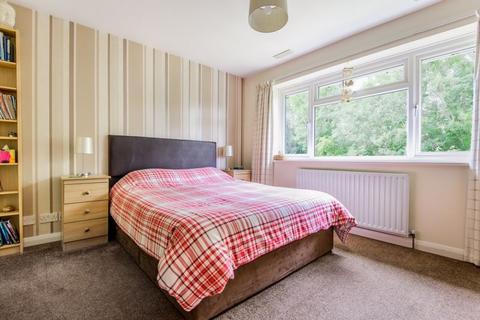 9 Langham Dene, Kenley, CR8 5BX