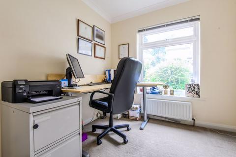 9 Langham Dene, Kenley, CR8 5BX