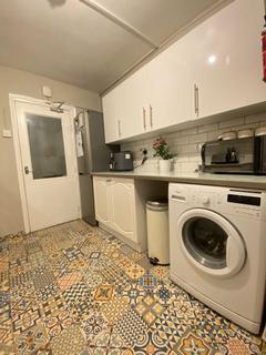4 bedroom flat to rent, MARGERY STREET