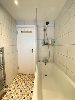 4 bedroom flat to rent, MARGERY STREET