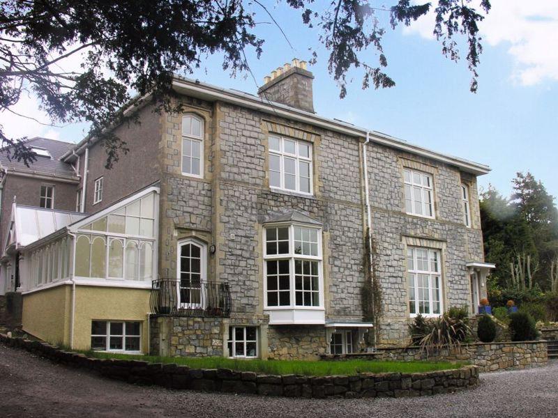 Apartment 1, 48 Park Street, Bridgend, CF31 4AZ 2 bed apartment £800