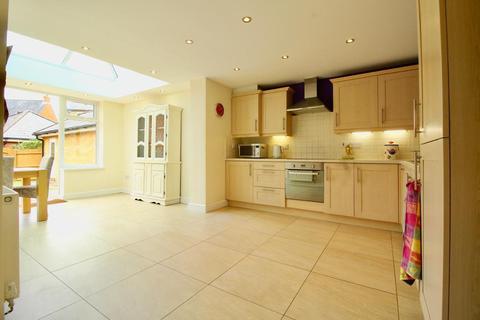 65 Cae Canol, Penarth, CF64 3RL