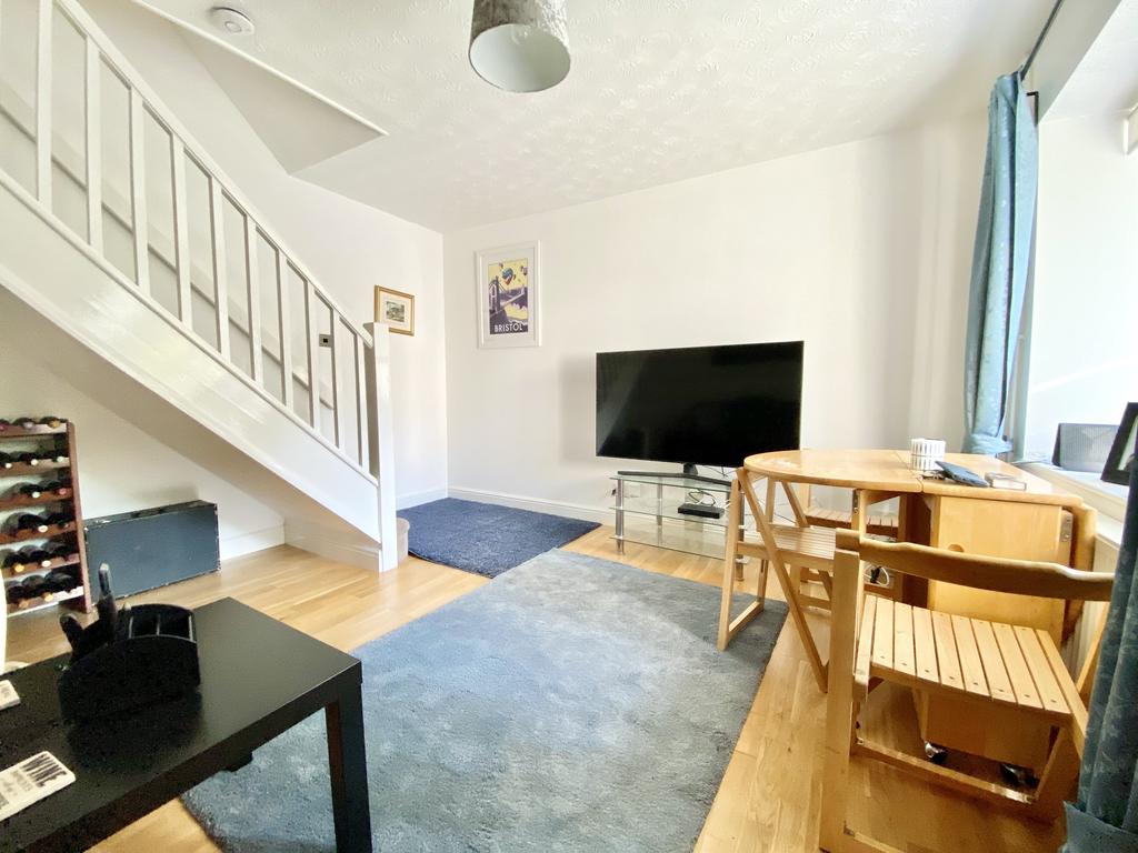 The Glebe, Wrington, North Somerset 2 bed house £825 pcm (£190 pw)