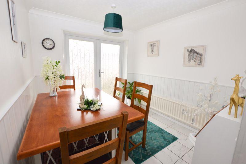 Dining Room /...