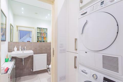 4 Westmount Close, Worcester Park, KT4 8FL