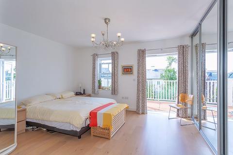 4 Westmount Close, Worcester Park, KT4 8FL