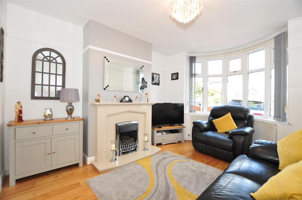 Highbury Avenue, Rowley Regis 3 bed semidetached house £240,000