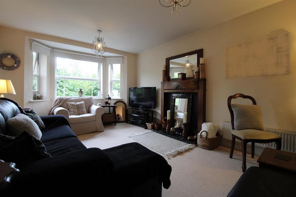 Trefoil Gardens, Amblecote, Stourbridge 2 bed apartment £160,000