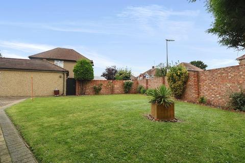 23 Oaks Road, Stanwell, Staines, TW19 7JU