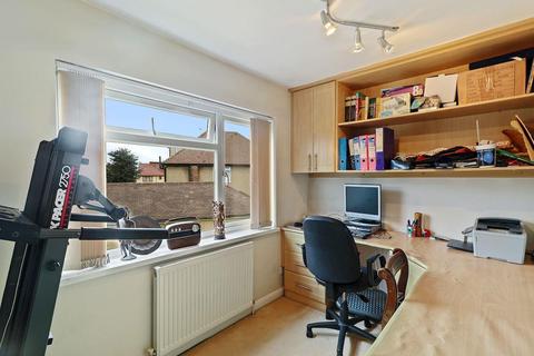23 Oaks Road, Stanwell, Staines, TW19 7JU
