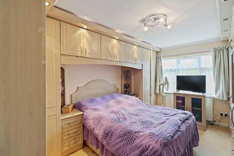 23 Oaks Road, Stanwell, Staines, TW19 7JU