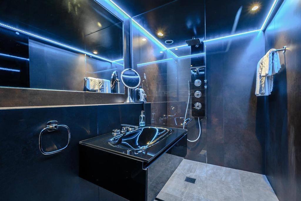 8475157-interior30.jpg