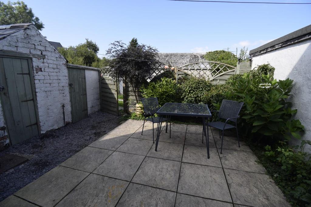 Rear Patio.JPG