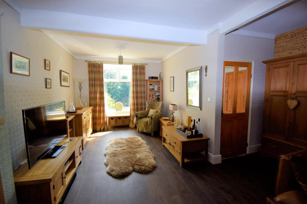 Living Room 2.jpg