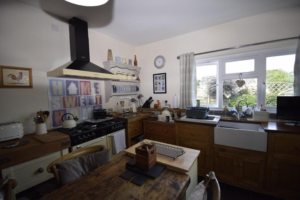 Kitchen 2.JPG