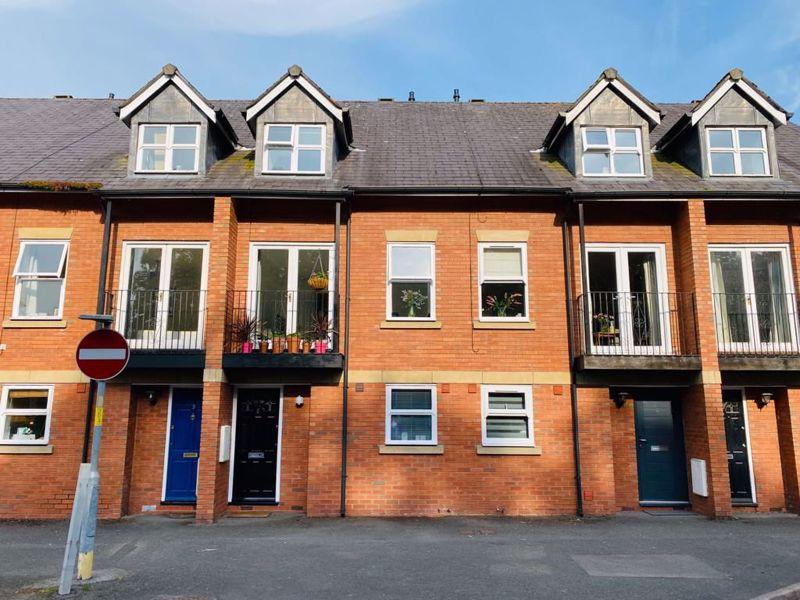 Mill Street, Hereford 3 bed terraced house £1,100 pcm (£254 pw)