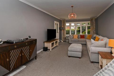 8 Ashgate Road, Willerby, Hull, HU10 6HN