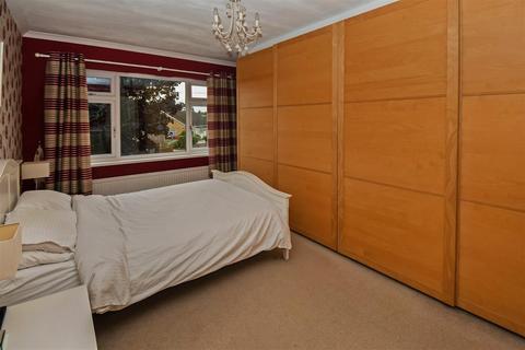 8 Ashgate Road, Willerby, Hull, HU10 6HN