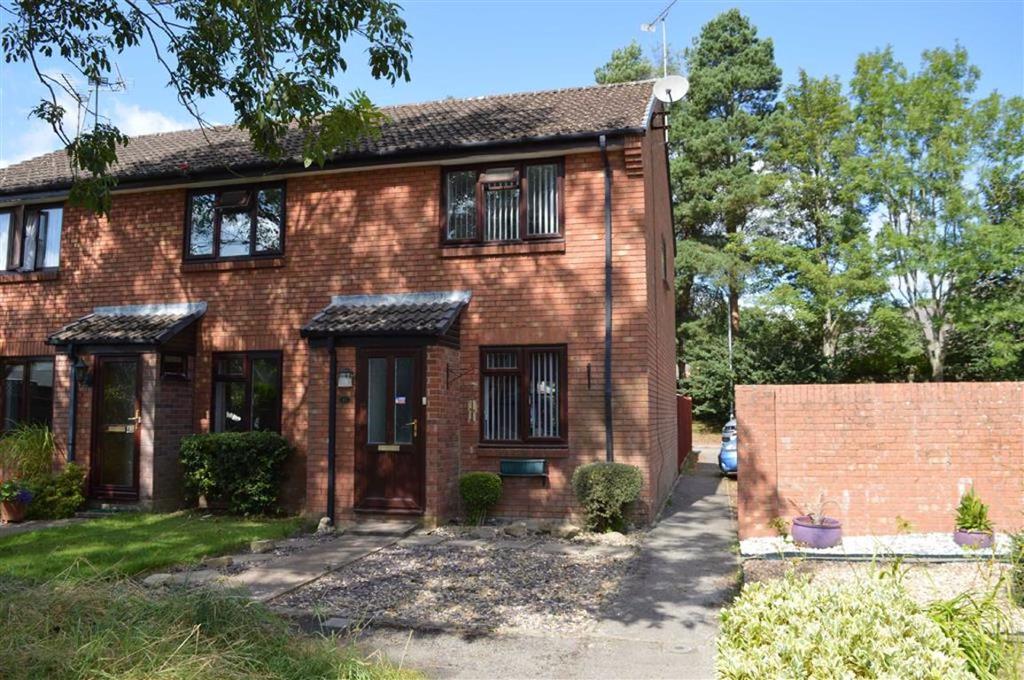 Cuthbury Gardens, Wimborne, Dorset 2 bed end of terrace house £269,000