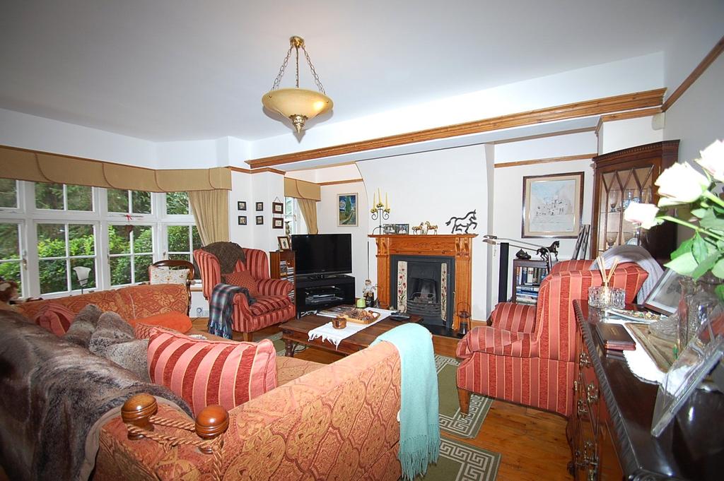 Orchard Grove, Chalfont St. Peter, Buckinghamshire, SL9 4 bed detached house £1,050,000