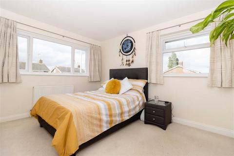 22 Boxgrove, Goring By Sea, Worthing, BN12 6BB