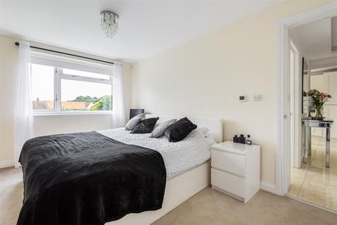 57 Pound Road, Banstead, SM7 2HS