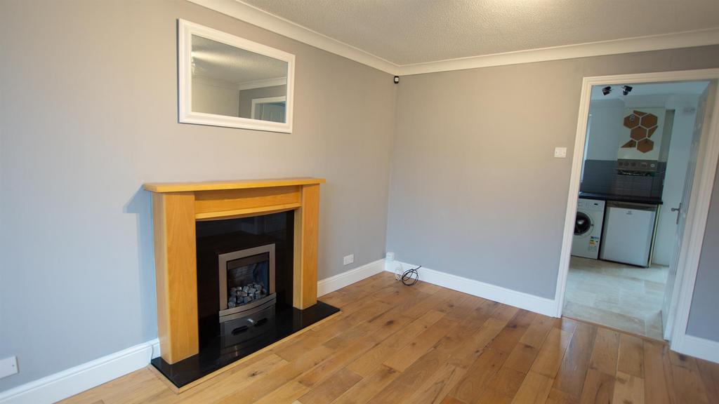 Calvert Close, Haxby, York, YO32 2ZY 2 bed terraced house to rent £950 pcm (£219 pw)