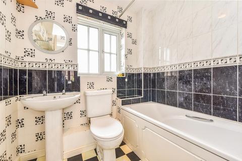 15 Bluebell Close, Andover, SP10 3XE