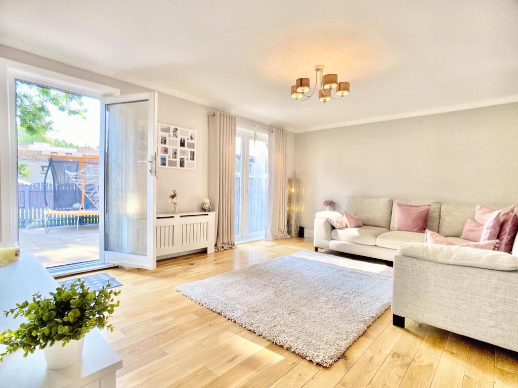 34 Allison Avenue, Erskine 3 bed terraced house £135,000