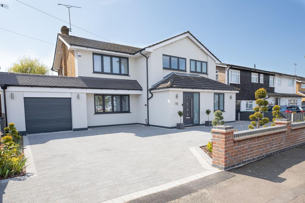 Wyatts Drive, Thorpe Bay, SS1 4 bed detached house £900,000