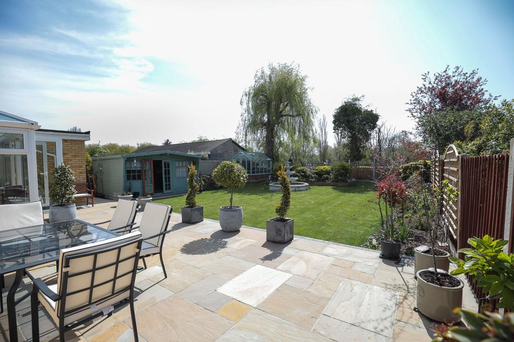 Wyatts Drive, Thorpe Bay, SS1 4 bed detached house £900,000