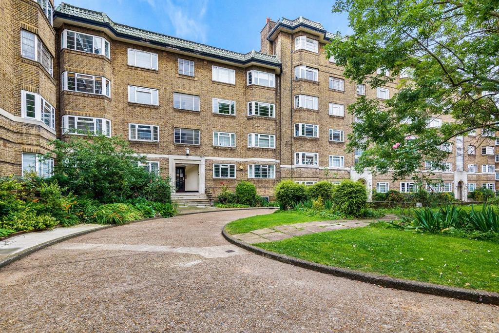 Streatham High Road, Streatham 2 bed flat £425,000