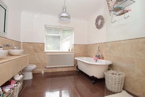 5 Castle Fields, Rhymney, Tredegar, NP22 5NJ
